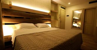 Capital Tirana Hotel - Tirana - Bedroom