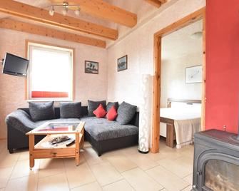 Bezauberndes Ferienhaus in Ruehn am See - Bützow - Sala de estar