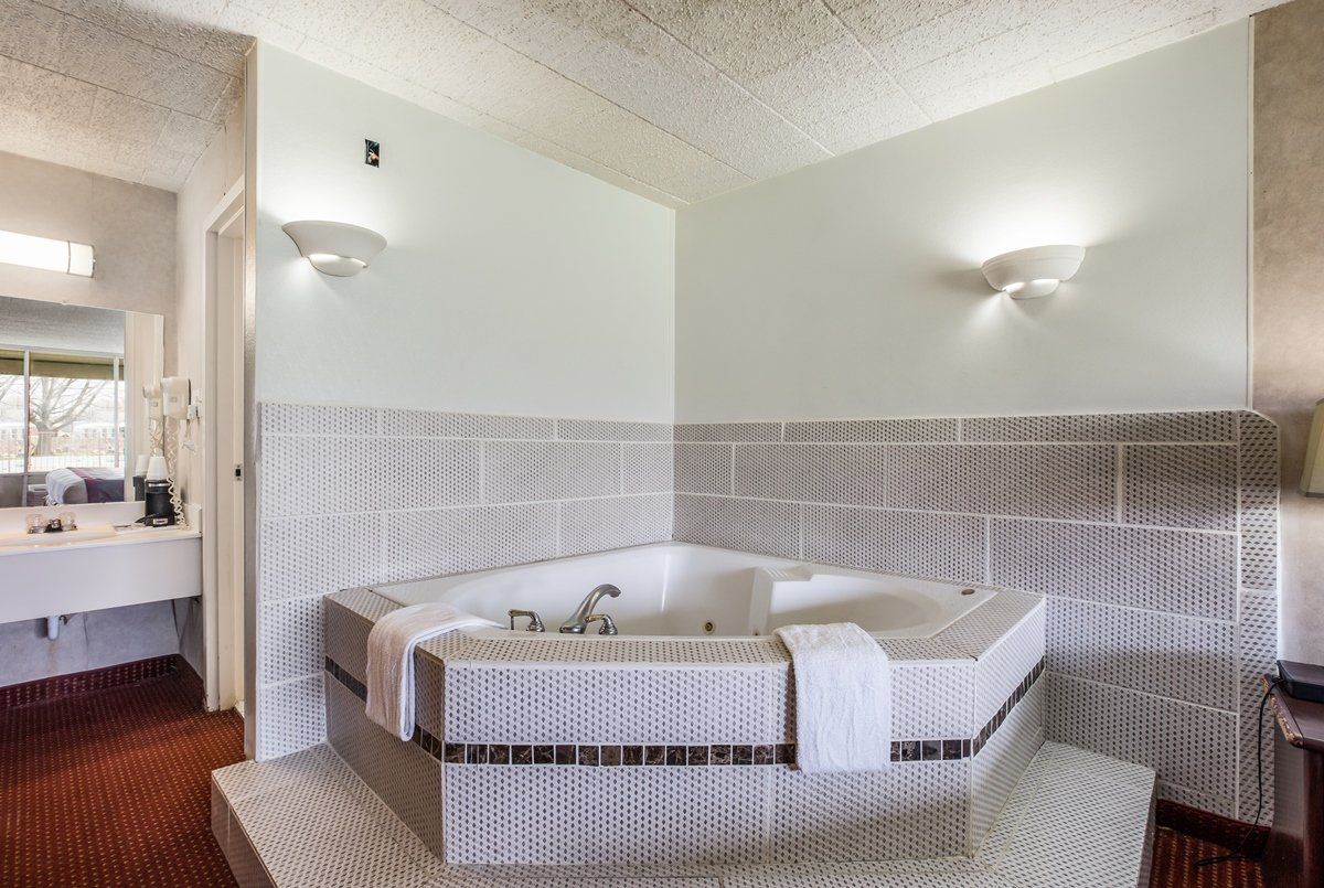 Red Carpet Inn & Suites - הייזלטון - חדר שינה