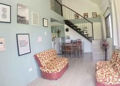 Lalyn's Home - San Antonio - Living room