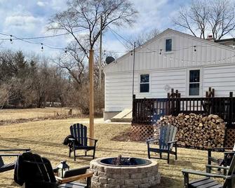 Remodeled Home on Wooded Nagawicka Lake Channel - Delafield - Patio