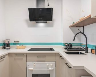 Apartamento Luminoso Y Acogedor - Cenes de la Vega - Cocina