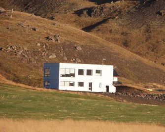 Excellent Apartment On A Farm On The West Side Of Iceland - Bifrost - Edificio