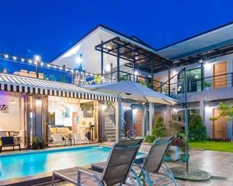 Bronte Bnb - Cha-am - Piscina