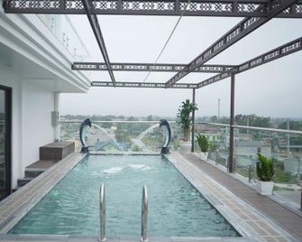 Khach San Hercury Flc Sam Son - Sam Son - Piscina
