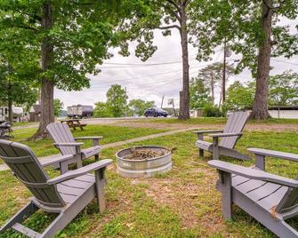 Dandridge Cabin in Inspiration Cove with Lake Access - Dandridge - Patio