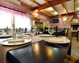 Authentic Istrian Rooms for Unforgettable Stays - Vodnjan - Comedor