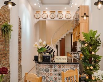 Hanoi Lotus Hostel - האנוי - דלפק קבלה