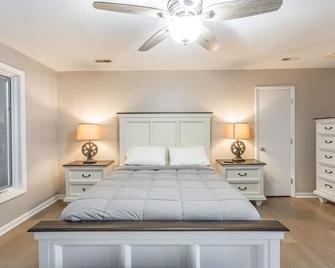 Luxury retreat with panoramic views at Mount Sinai Manor! - Ringgold - Bedroom