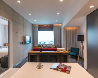 Studio One Hotel - Dubai - Living room