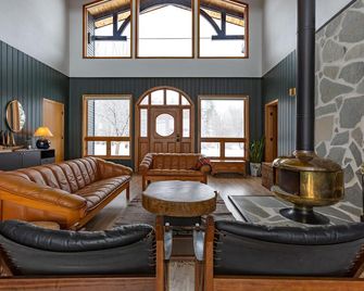 Timber + Love Chalet - New Meadows - Lounge
