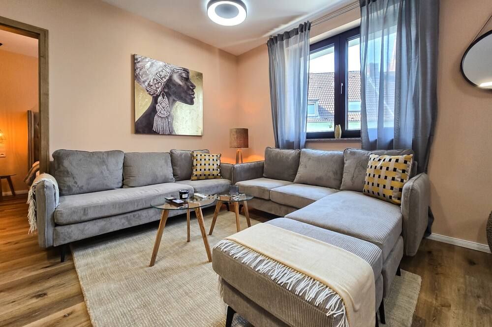 Alpha Apartments: 3br Grand Space, Urban Harmony - דורטמונד - סלון