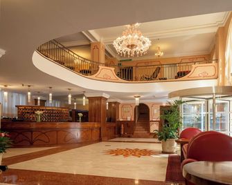 Grand Hotel Astoria - גראדו - לובי
