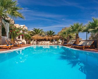 The Boathouse Hotel - קאמארי - בריכה