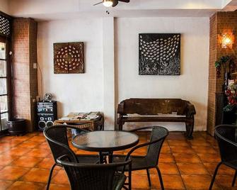 Ilicitos Resort Boracay - Boracay - Dining room