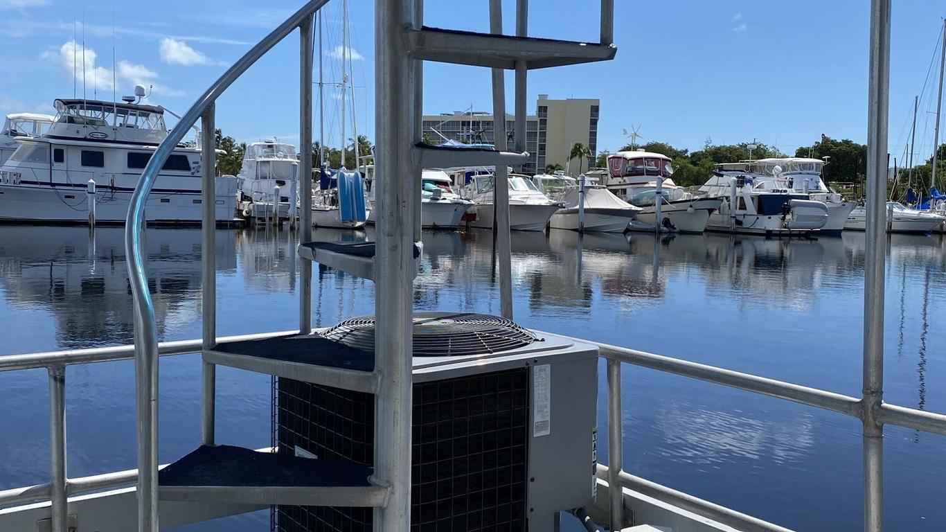 Mangrove Marina and Resort Aqualodge Houseboats