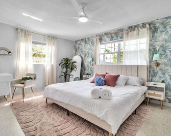 Madeira Beach Family & Pet Friendly Luxury Getaway - Seminole - Slaapkamer