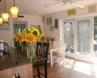 Ocean Beach 5 Bedroom Spectacular Home centrally located. - Fire Island Pines - Dining room