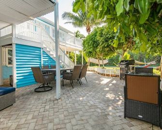 Pet-Friendly 2BR - No Pet Fees - Walk to Beach - Fort Pierce - Patio
