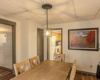 Greenleaf-Just listed! Summer in the U.P. • Minutes to Hancock Beach & Trails - Hancock - Comedor