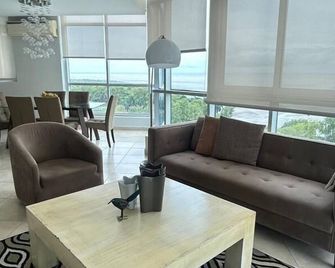 River Wood I Sunny 1 BDR in Costa del Este - Panama City