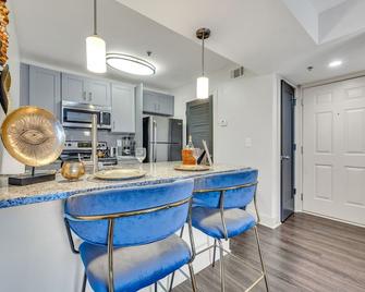 Golden Suite byTruist Park | Ideal For Long Stay - Vinings - Kitchen
