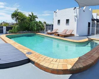 Aaron Motel - Gladstone - Piscina