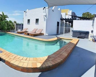Aaron Motel - Gladstone - Pool