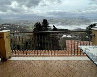 Rainbow Hotel Depandance Joli - סן מרינו - מרפסת