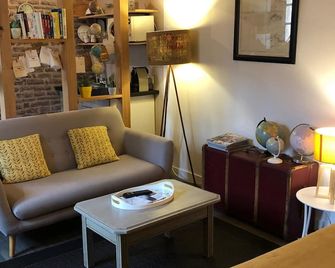 Une Chambre en Ville - Saintes - Sala de estar