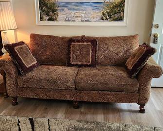 Magical Family Vacation - Lake City - Living room