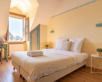 Hotel De La Plage - Escalles - Bedroom