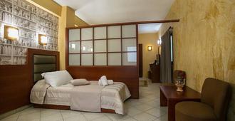 City Life Hotel - Heraklion - Bedroom