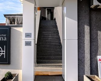 Dona - Belgrado - Trappen