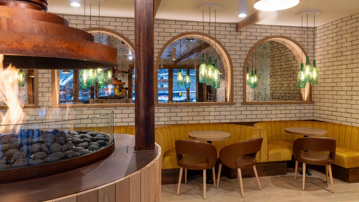 Hotel Canoe and Suites