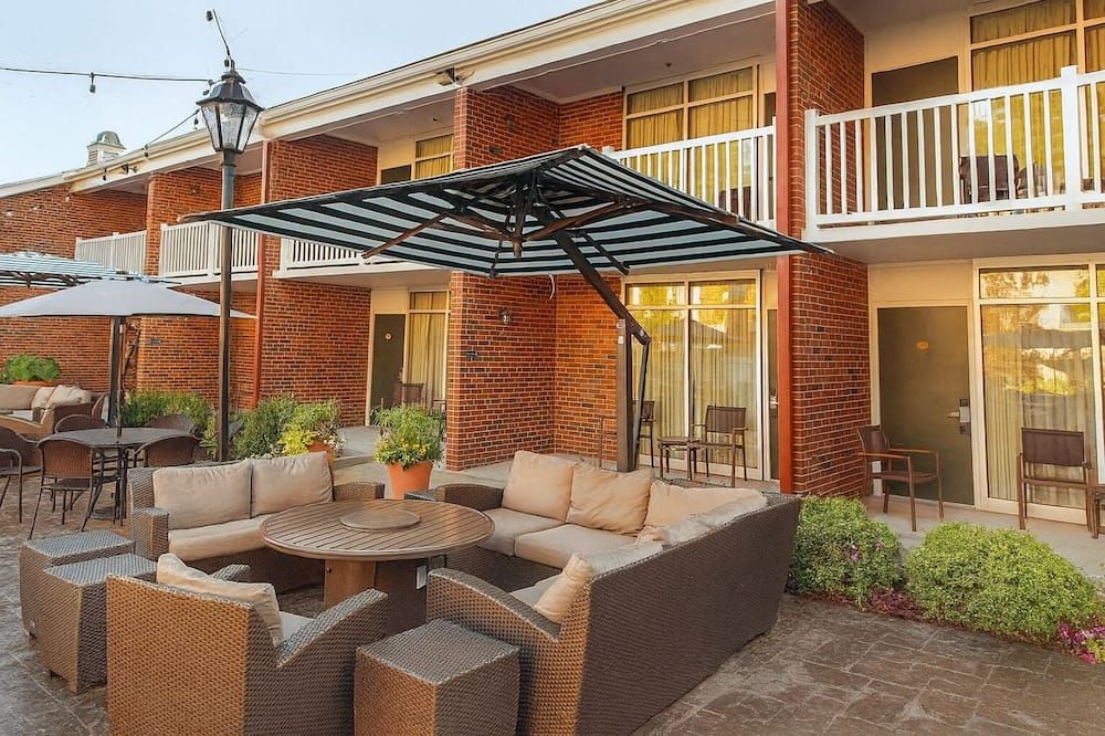 Two Family-Ready Rooms Perfect Spot for University Events - Athens - Innenhof