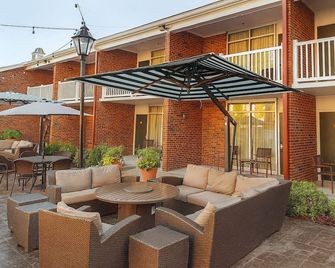 Two Family-Ready Rooms Perfect Spot for University Events - Athens - Innenhof