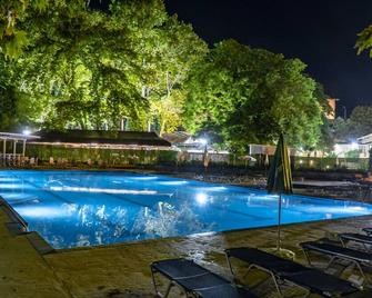 Hotel Bulgaria Petrich - Petrich - Piscina