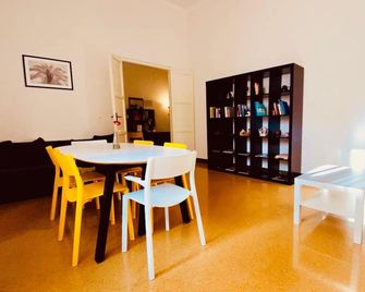 Mamamia City - Palermo - Sală de mese