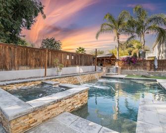Temecula Winery Getaway with Gorgeous Pool and Movie Theater - Murrieta - Pool