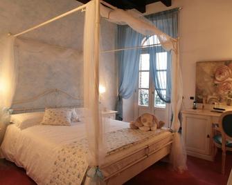 Villa Baroni - Ranco - Schlafzimmer