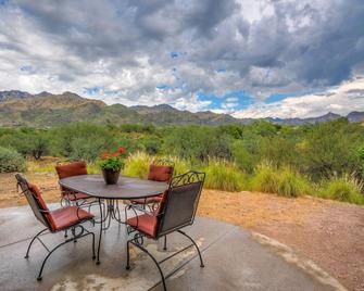 2 bedrm 1st floor with Expanded Patio-Stunning Mountain Views & Tucson Charm - Catalina Foothills - Patio