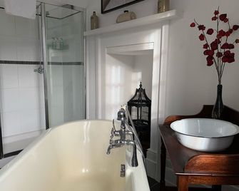 Gothic House - East Grinstead - Bathroom