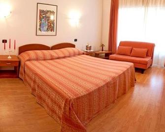 Hotel Makin - Novigrad - Schlafzimmer