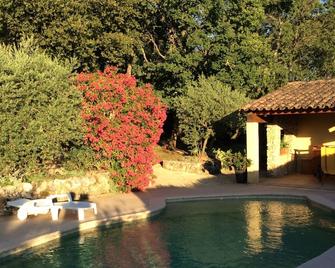 Pretty little duplex house - Pontevès - Piscina