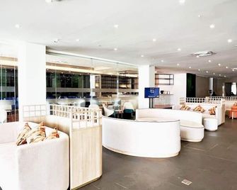 르 스리바리 수완나품 공항 호텔 - 사뭇쁘라칸 - 로비