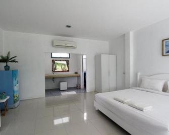 Issara Beach Resort - Sichon - Bedroom
