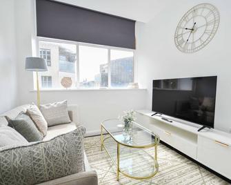 Compact & Convenient Apartment in Bradford - Eastleigh - Sala de estar