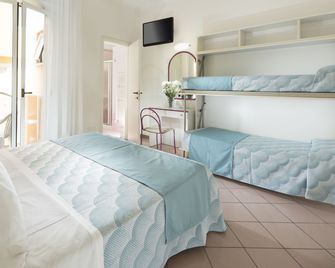 Hotel Radar - Rimini - Bedroom