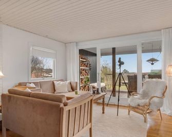 3 Bedroom Awesome Home In Kalundborg - Kalundborg - Huiskamer